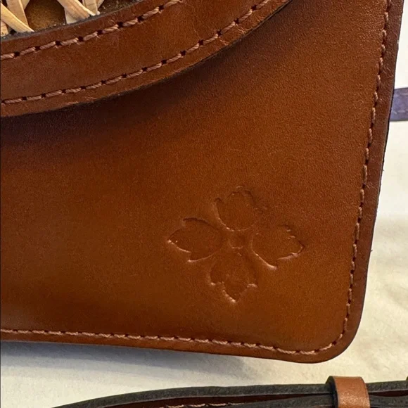 Like new! Patricia Nash Bella Leather Crossbody - Picture 2 of 15